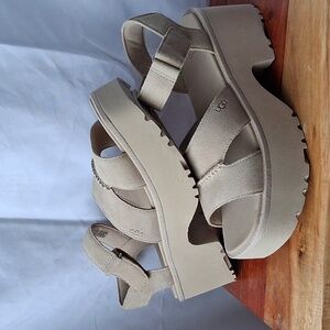 UGG New Heights Women's Beige Platform Sandals 8.5